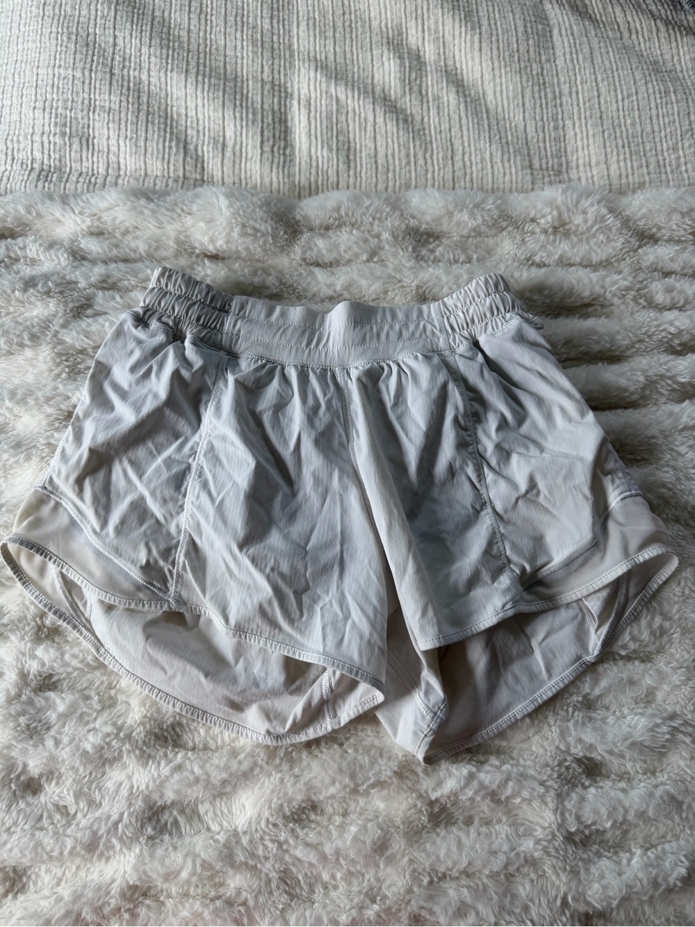 Lululemon Hotty Hot Shorts 4" Low-Rise Size 4
